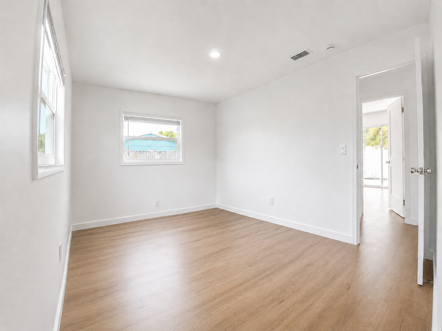 16 1834 New Hampshire Ave NE – Saint Petersburg, FL 33703